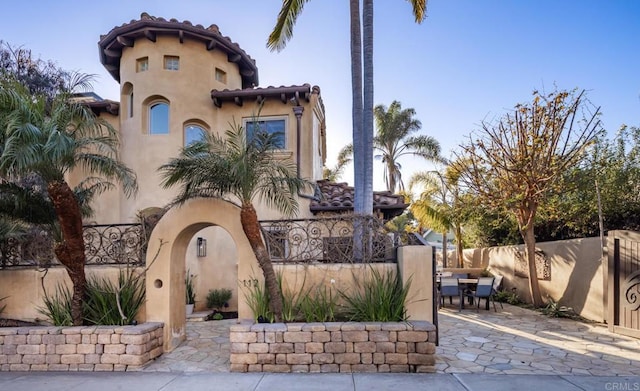 112 La Veta Ave, Encinitas, CA 92024 - mediterranean / spanish-style home featuring a gate, a fenced front yard, and stucco siding