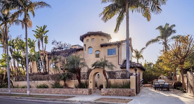 112 La Veta Ave, Encinitas, CA 92024 - mediterranean / spanish house with a fenced front yard and stucco siding