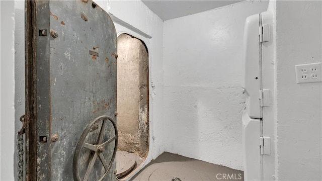 3317 Lees Ave, Long Beach, CA 90808 - detailed view of arched walkways