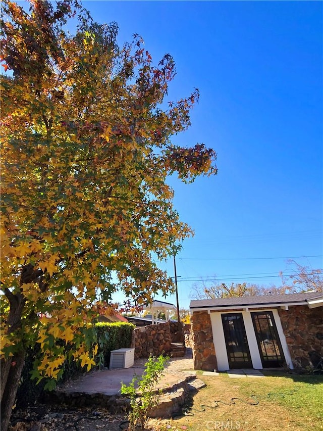 3317 Lees Ave, Long Beach, CA 90808 - view of green lawn featuring a patio area