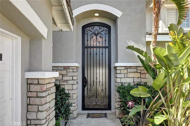 1610 Via Roma Cir, Corona, CA 92881 - entrance to property with stucco siding