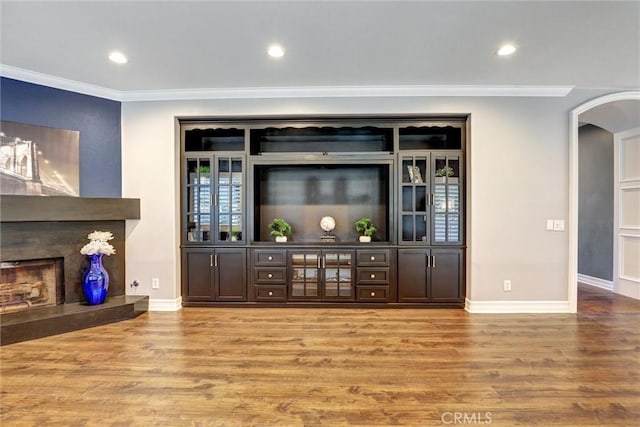 1610 Via Roma Cir, Corona, CA 92881 - bar area with ornamental molding, arched walkways, wood finished floors, and recessed lighting