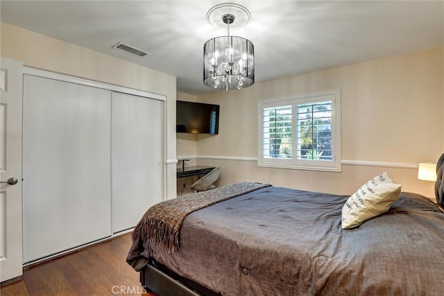 1610 Via Roma Cir, Corona, CA 92881 - bedroom featuring a closet, wood finished floors, visible vents, and a notable chandelier