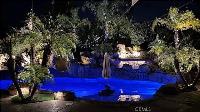 1610 Via Roma Cir, Corona, CA 92881 - view of community featuring a pool
