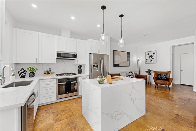 11891 Ramsdell Ct, San Diego, CA 92131 - kitchen featuring a sink, stainless steel appliances, pendant lighting, backsplash, and a kitchen island