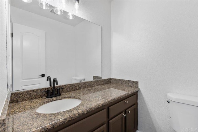 455 Ballantyne St Unit 20, El Cajon, CA 92020 - half bath featuring toilet, vanity, and a textured wall