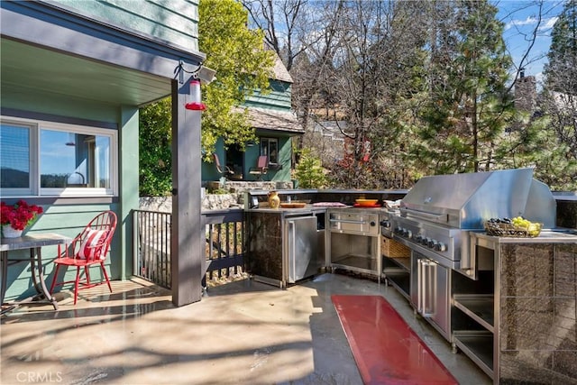 28019 N Shore Rd, Lake Arrowhead, CA 92352 - view of patio with an outdoor kitchen