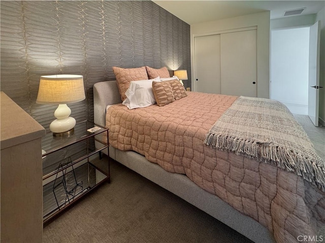 57601 Santo Thomas Ln, Quinta, CA 92253 - bedroom featuring a closet, visible vents, and carpet