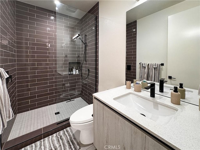 57601 Santo Thomas Ln, Quinta, CA 92253 - bathroom with vanity, toilet, and walk in shower