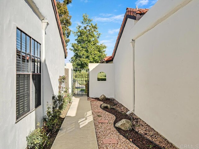 1714 Woodlark Ln, Fallbrook, CA 92028 - view of yard with a gate