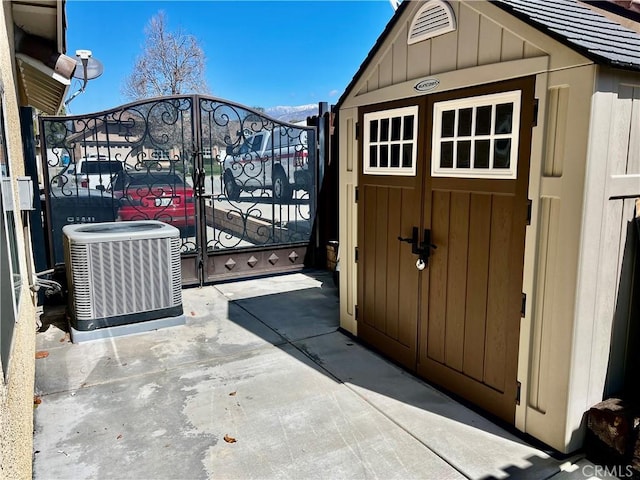 173 Victoria Ln, Calimesa, CA 92320 - gate featuring cooling unit
