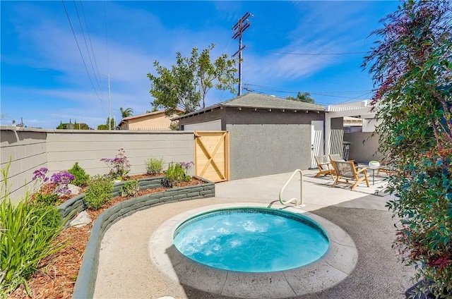 5039 W 135th St, Hawthorne, CA 90250 - view of pool featuring a patio and an in-ground hot tub