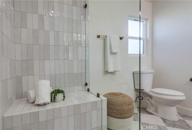 5039 W 135th St, Hawthorne, CA 90250 - bathroom featuring toilet and a tile shower