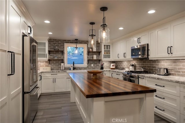 41496 Comstock Ln, Big Bear Lake, CA 92315 - kitchen with tasteful backsplash, wooden counters, a kitchen island, high quality appliances, and open shelves