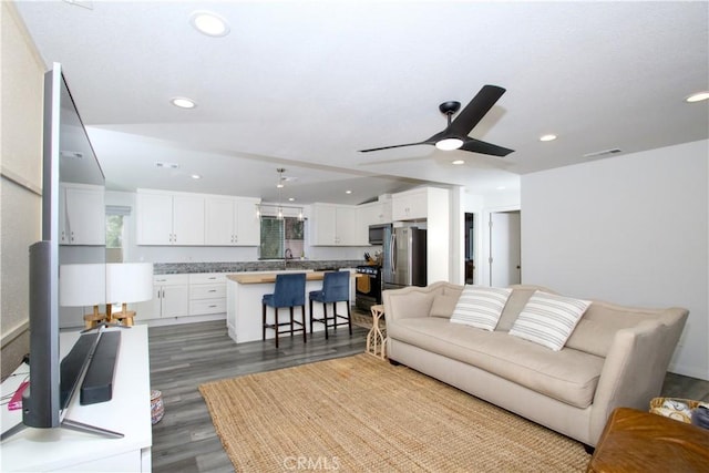 living area featuring wood finished floors, recessed lighting, a ceiling fan, and visible vents