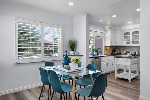 dining space with light wood-style flooring, baseboards, recessed lighting, and ornamental molding