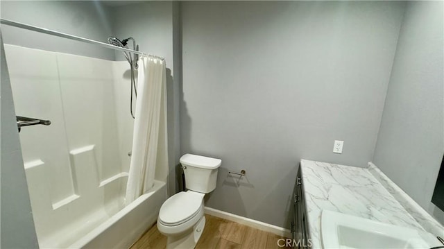 full bathroom featuring wood finished floors, baseboards, vanity, toilet, and shower / bathtub combination with curtain