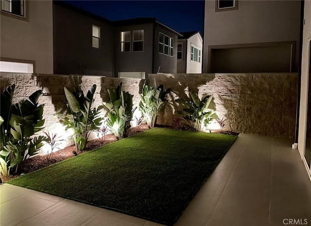 121 Mulberry, Lake Forest, CA 92630 - view of yard with a garage