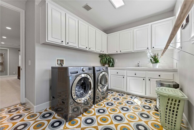 3905 Elderberry Cir, Corona, CA 92882 - washroom with a sink, washing machine and clothes dryer, baseboards, visible vents, and recessed lighting