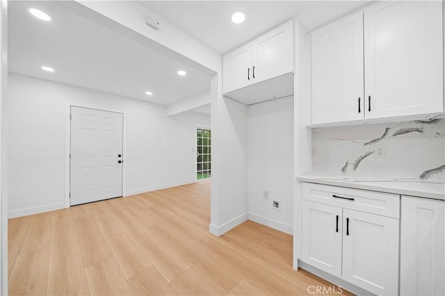 7116 Waring Ave, Los Angeles, CA 90046 - interior space featuring baseboards, light wood finished floors, recessed lighting, white cabinetry, and tasteful backsplash