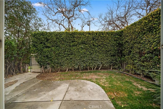 7116 Waring Ave, Los Angeles, CA 90046 - view of yard featuring fence and a patio area
