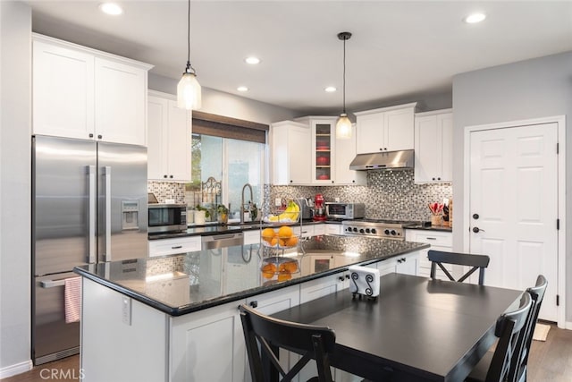 2845 Keystone Cir, Corona, CA 92882 - kitchen with stainless steel appliances, under cabinet range hood, white cabinets, backsplash, and recessed lighting