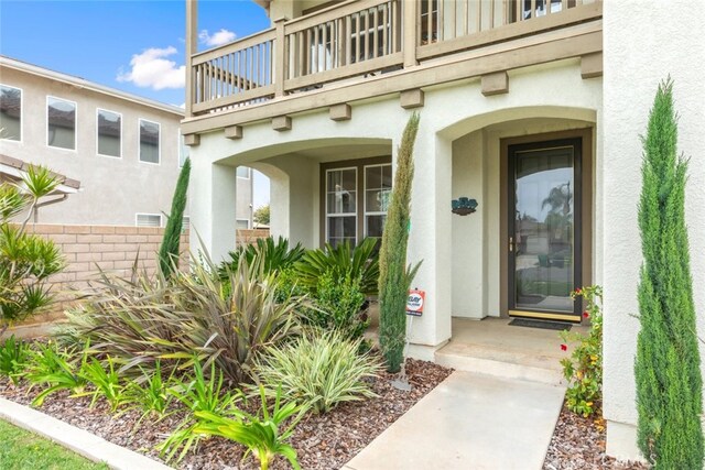 2845 Keystone Cir, Corona, CA 92882 - entrance to property featuring a balcony and stucco siding