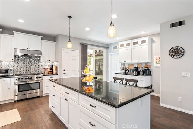 2845 Keystone Cir, Corona, CA 92882 - kitchen featuring stainless steel range, under cabinet range hood, backsplash, dark wood finished floors, and recessed lighting