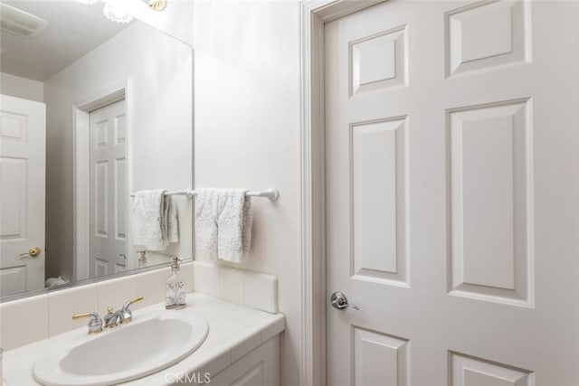 2845 Keystone Cir, Corona, CA 92882 - bathroom with vanity
