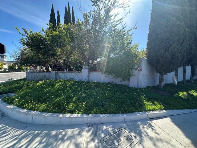 9502 Cerritos Ave, Anaheim, CA 92804 - exterior space featuring fence