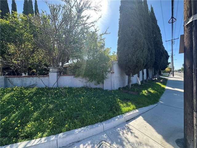 9502 Cerritos Ave, Anaheim, CA 92804 - view of side of home with a yard