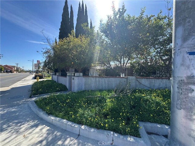 9502 Cerritos Ave, Anaheim, CA 92804 - exterior space with fence