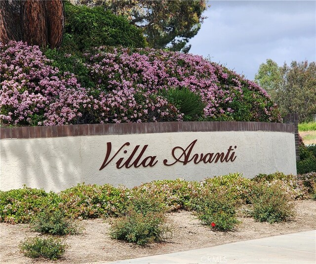 view of community / neighborhood sign