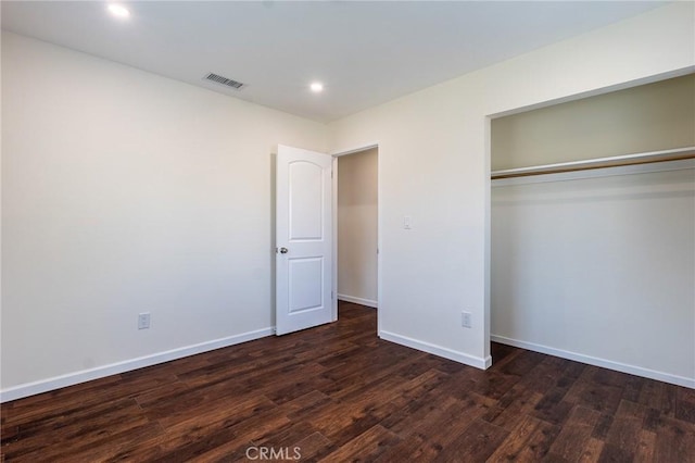 unfurnished bedroom featuring a closet, baseboards, recessed lighting, dark wood-style floors, and visible vents