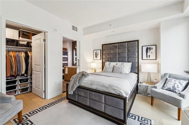 400 S Broadway Unit 1011, Los Angeles, CA 90013 - bedroom featuring light wood-style flooring and a closet