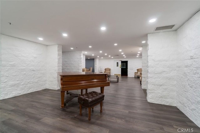 welcome area featuring visible vents