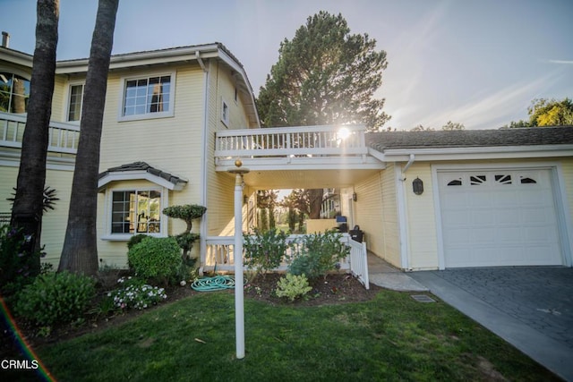 600 Monte Vista Dr, Santa Paula, CA 93060 - view of front facade with a front lawn, a garage, and driveway