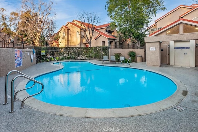 2304 Archwood Ln Unit 98, Simi Valley, CA 93063 - community pool featuring fence, a residential view, and a patio area