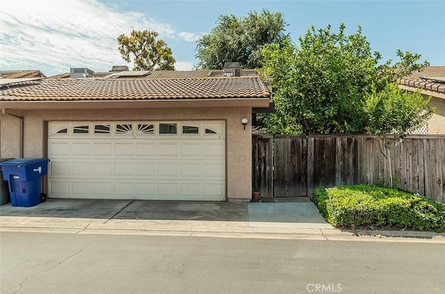 712 E Magill Ave, Fresno, CA 93710 - view of garage