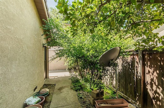 712 E Magill Ave, Fresno, CA 93710 - view of yard
