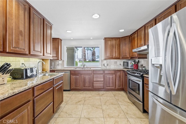 76851 Oklahoma Ave, Palm Desert, CA 92211 - kitchen featuring stainless steel appliances, a sink, under cabinet range hood, decorative backsplash, and recessed lighting