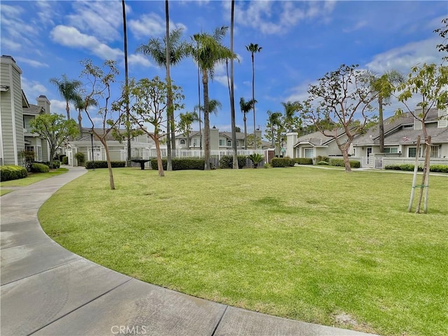 view of property's community featuring a yard and a residential view