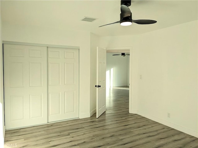 67685 Verona Rd, Cathedral City, CA 92234 - unfurnished bedroom with a closet, baseboards, light wood-style flooring, visible vents, and ceiling fan