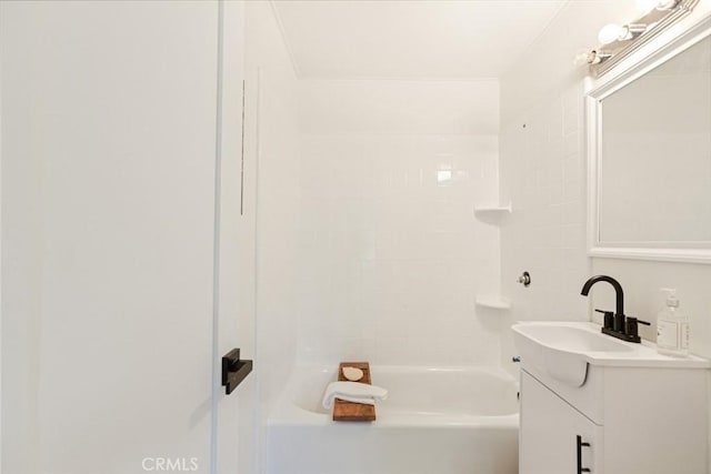 bathroom with vanity and washtub / shower combination
