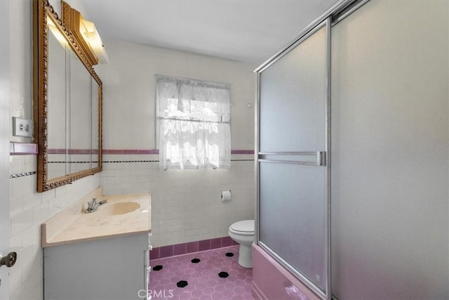 308 Catalina Ave, Avalon, CA 90704 - full bath with a shower with door, tile patterned flooring, toilet, and tile walls