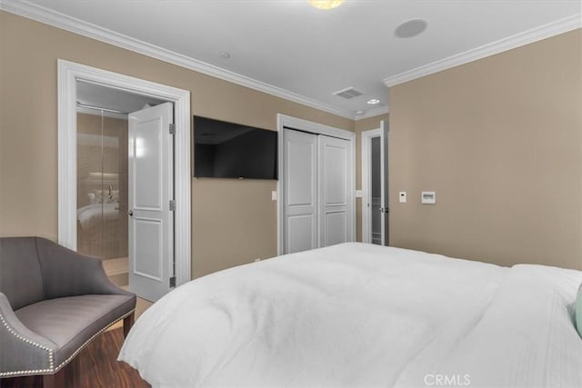 133 Upper Terrace Rd, Avalon, CA 90704 - bedroom featuring visible vents, dark wood finished floors, ensuite bath, ornamental molding, and a closet