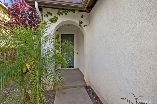 34135 Crenshaw St, Beaumont, CA 92223 - property entrance with stucco siding