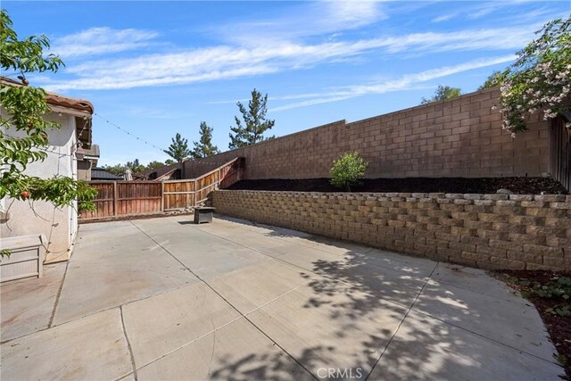 34135 Crenshaw St, Beaumont, CA 92223 - fenced backyard with a patio area