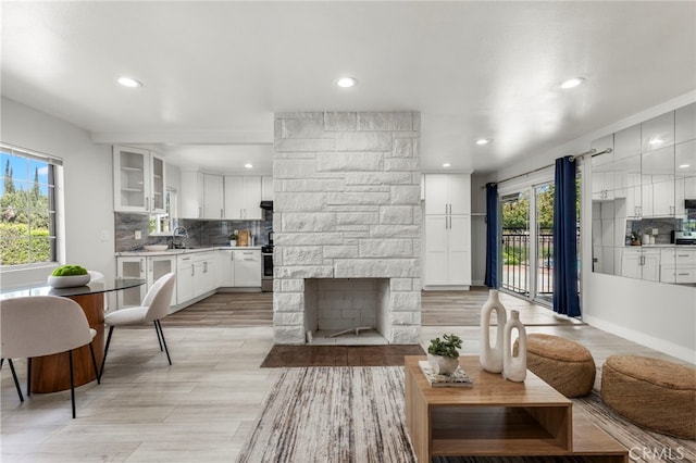 living room featuring recessed lighting