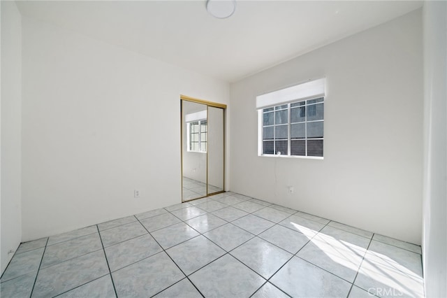 empty room featuring light tile patterned floors